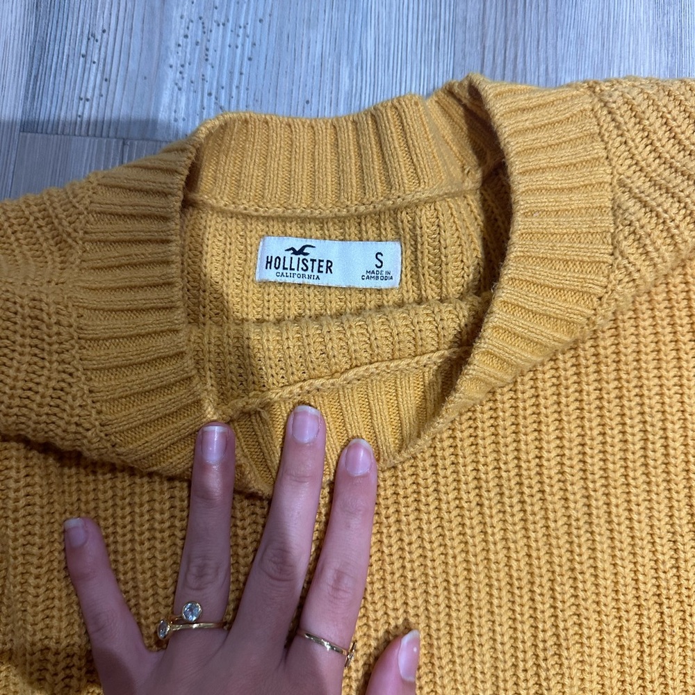 Hollister Golden Knit Pullover